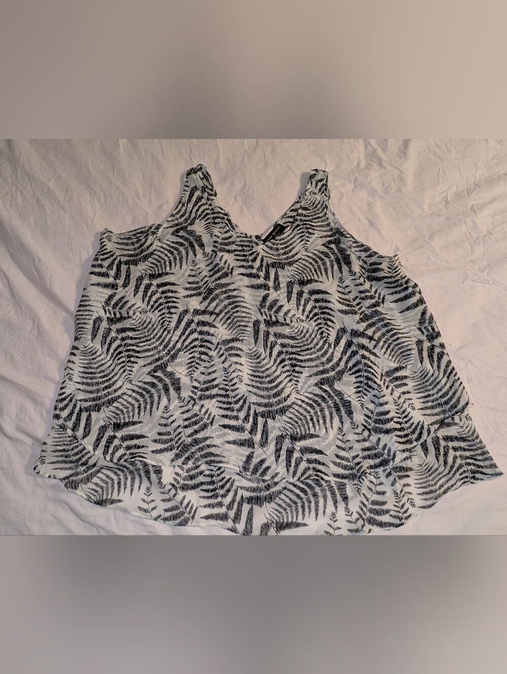 Lane Bryant Tank Top Blouse plus Sz 20 Black white Chiffon Sleeveless V Neck